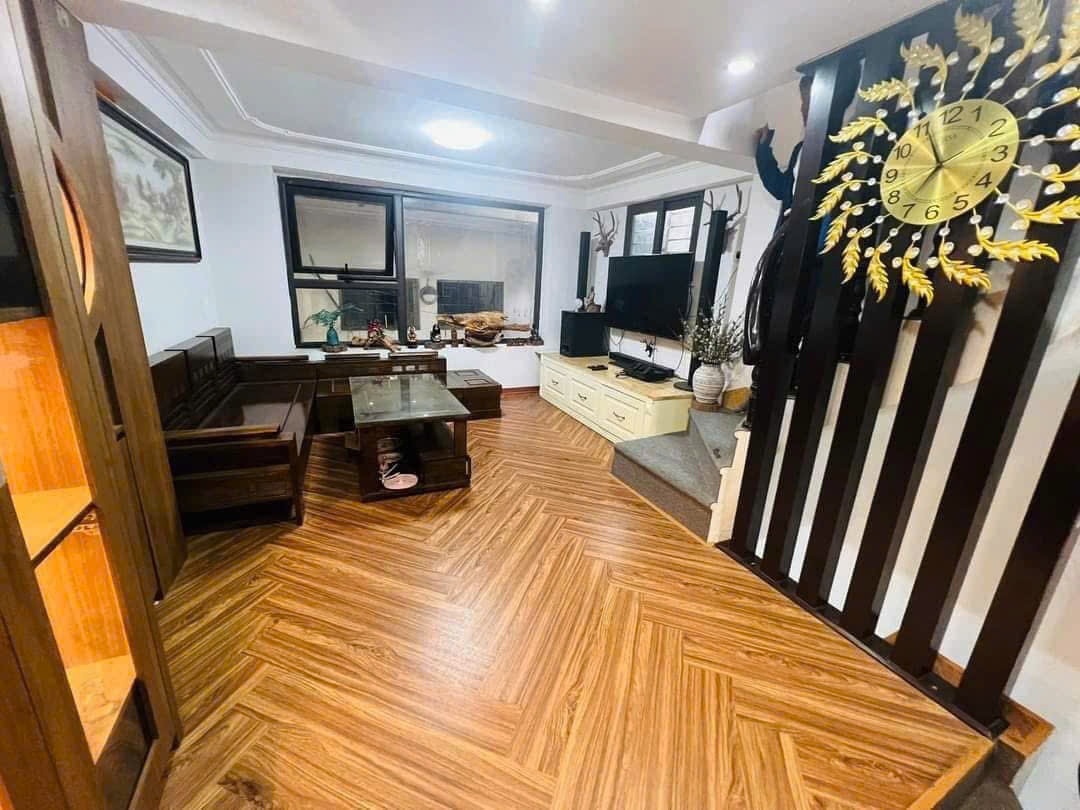 Cho thuê nhà nguyên căn ngõ 71 Nguyễn Lương Bằng, 5 tầng x 35m2, 3 ngủ kk, 13 triệu - Ảnh chính